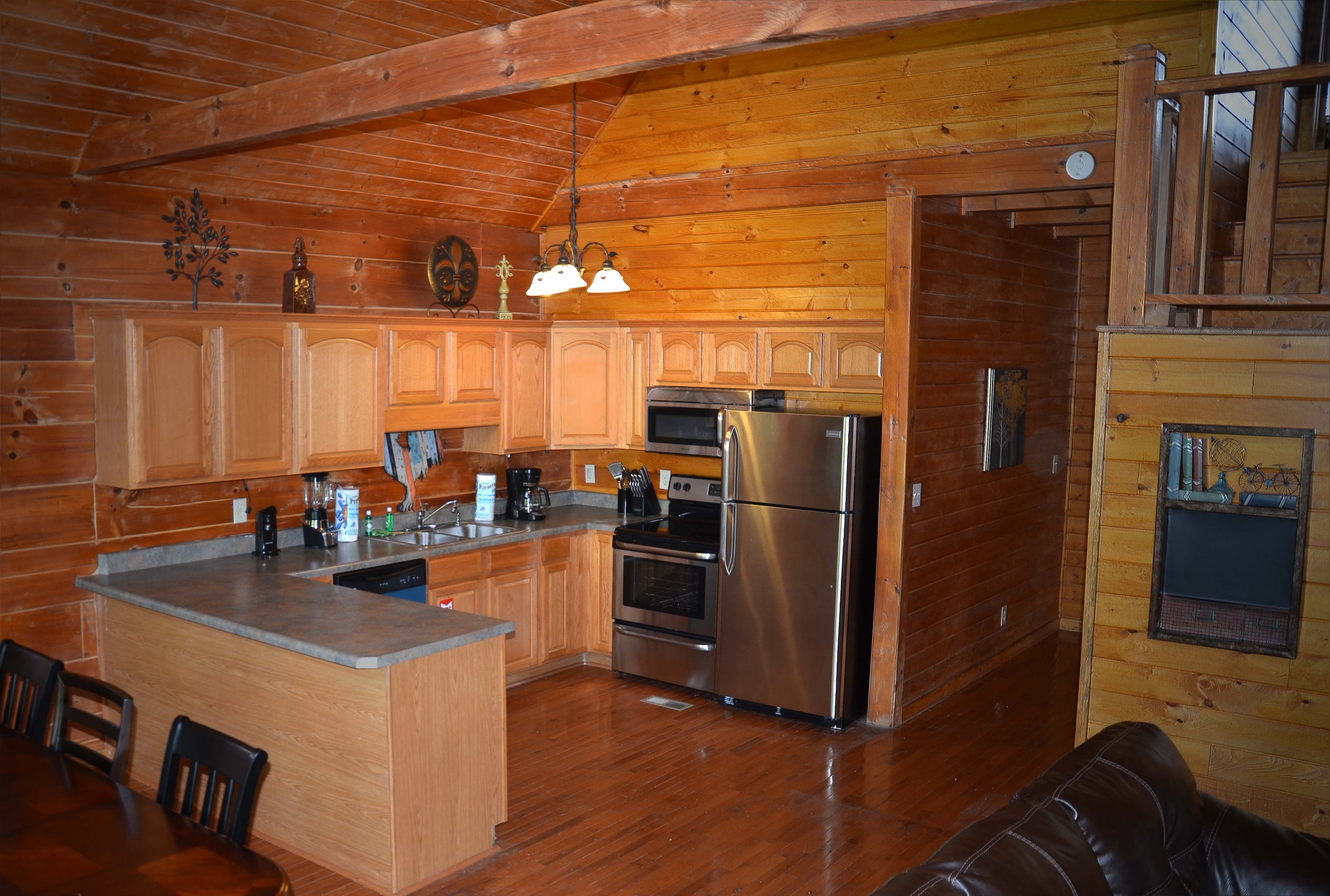 Pigeon Cabin River's Edge Retreat 5 Bedroom Sleeps 18