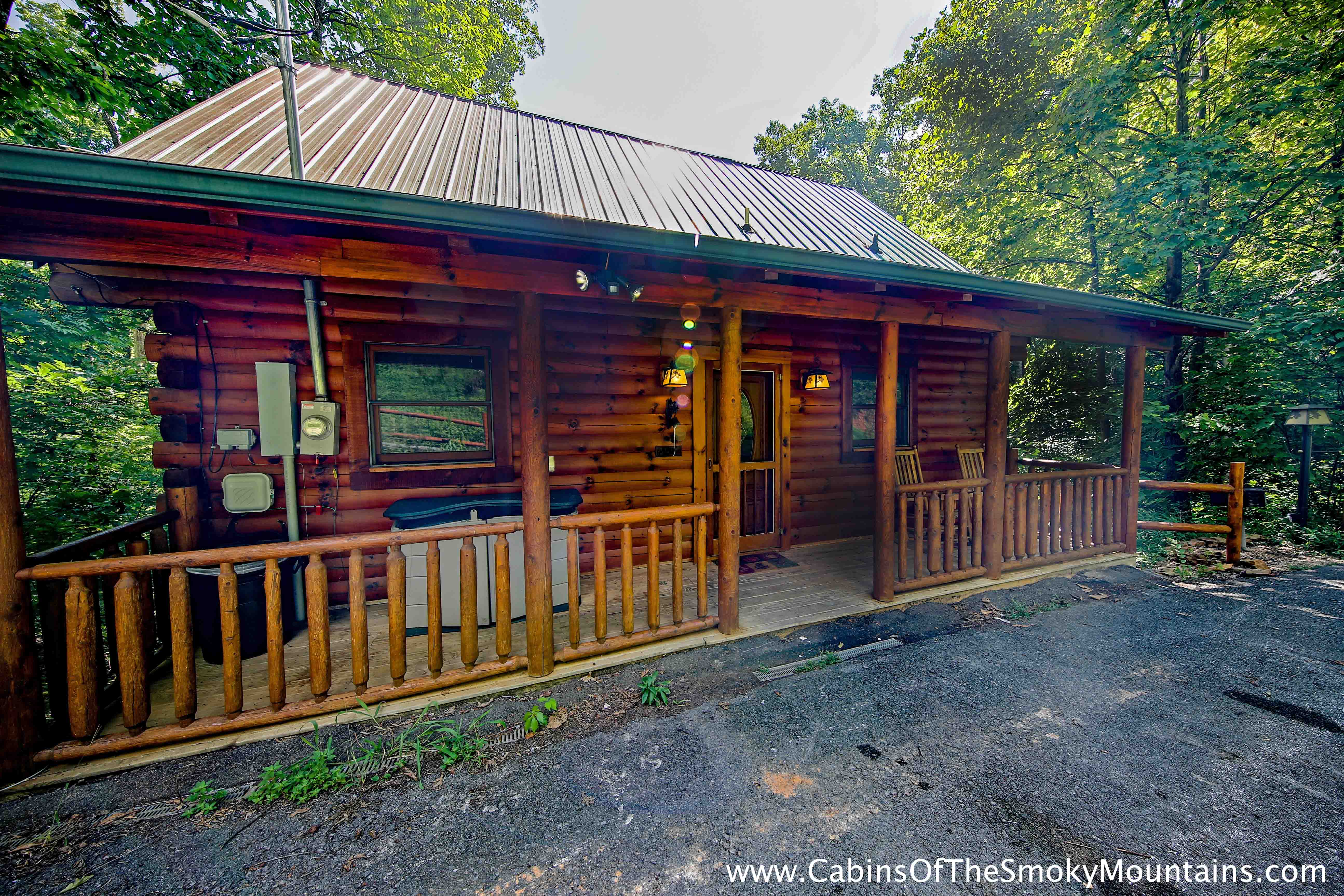 Pigeon Cabin All Knotty 1 Bedroom Sleeps 4