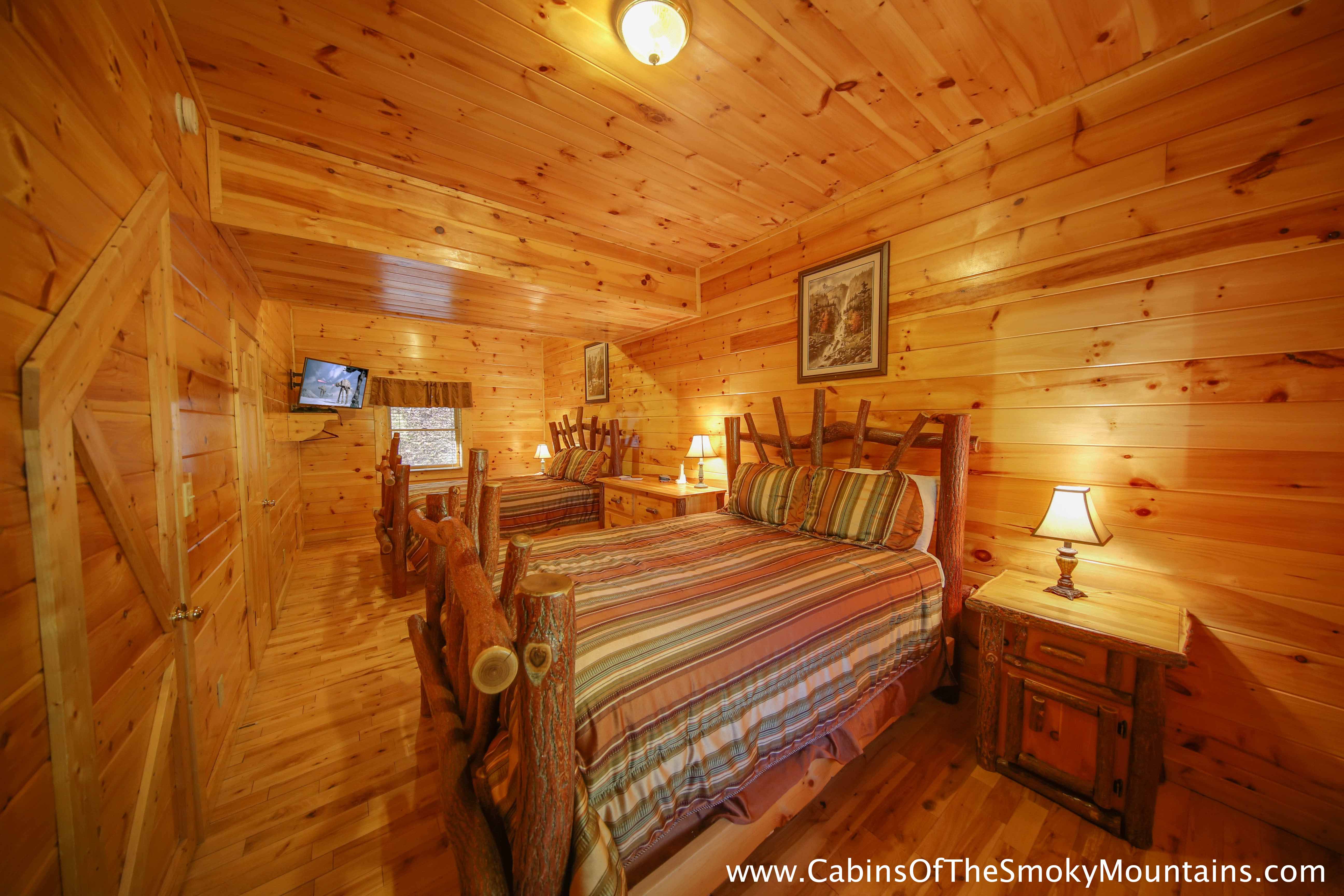 Pigeon Cabin Enchanted Vista 4 Bedroom Sleeps 12
