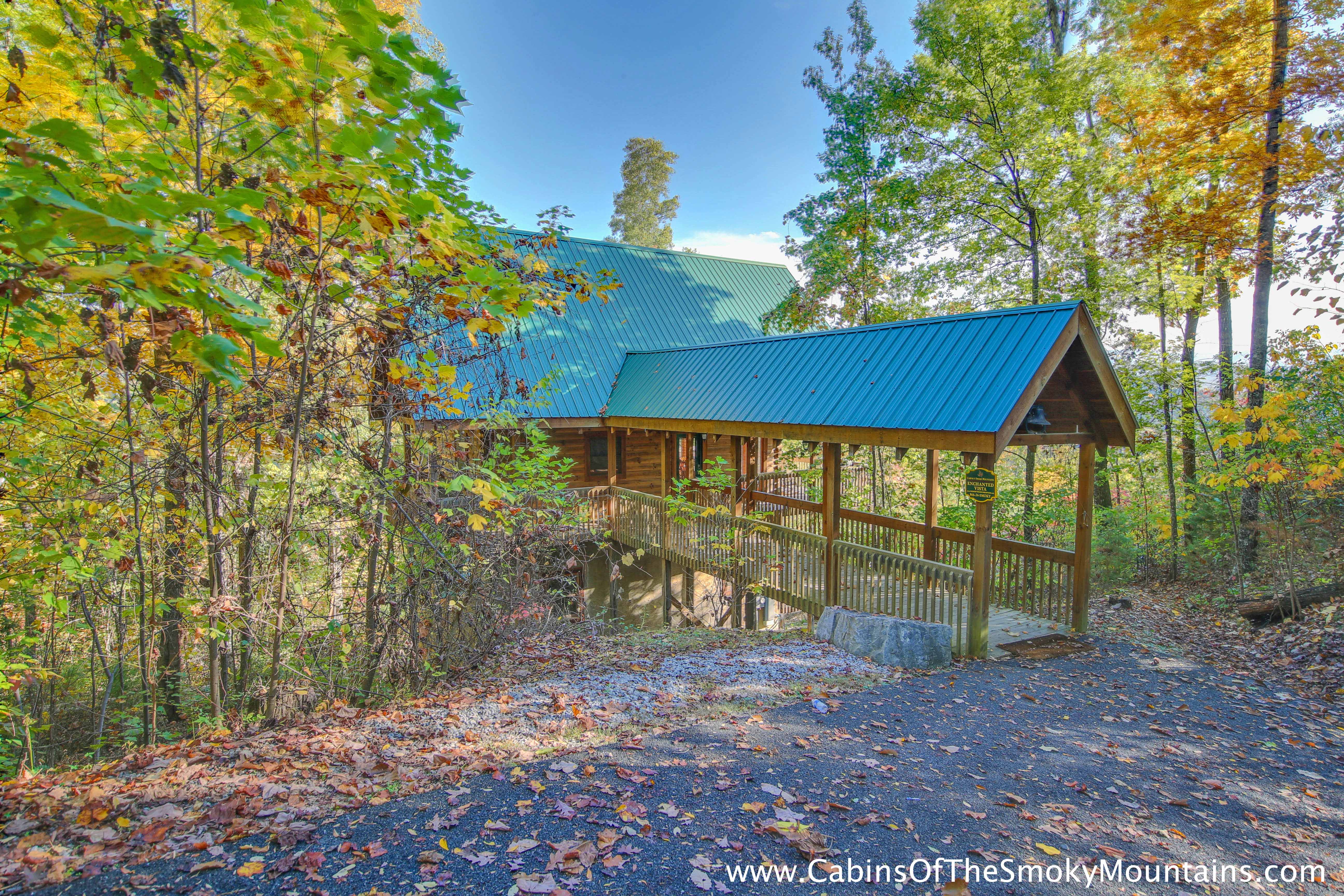 Pigeon Cabin Enchanted Vista 4 Bedroom Sleeps 12