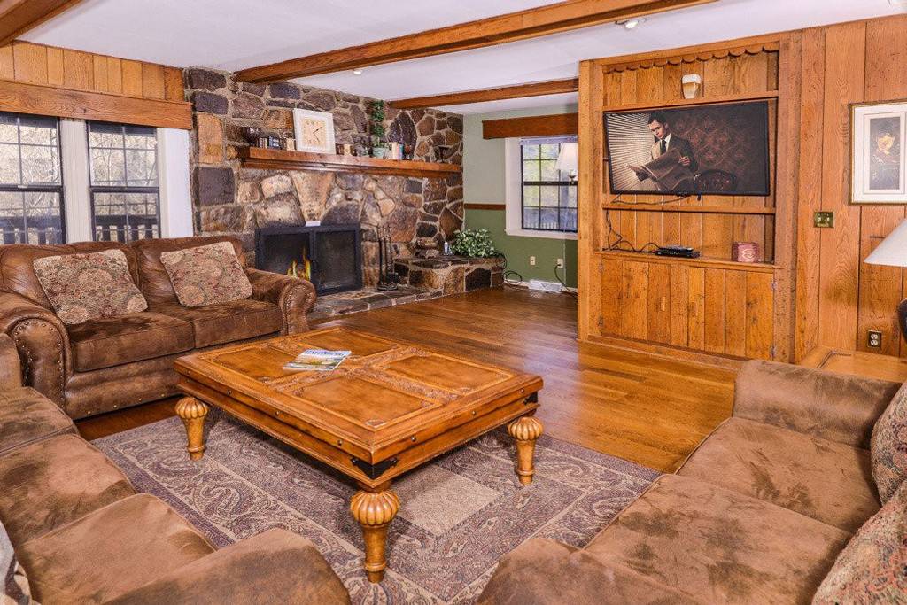 Gatlinburg Cabin A River Song 3 Bedroom Sleeps 10