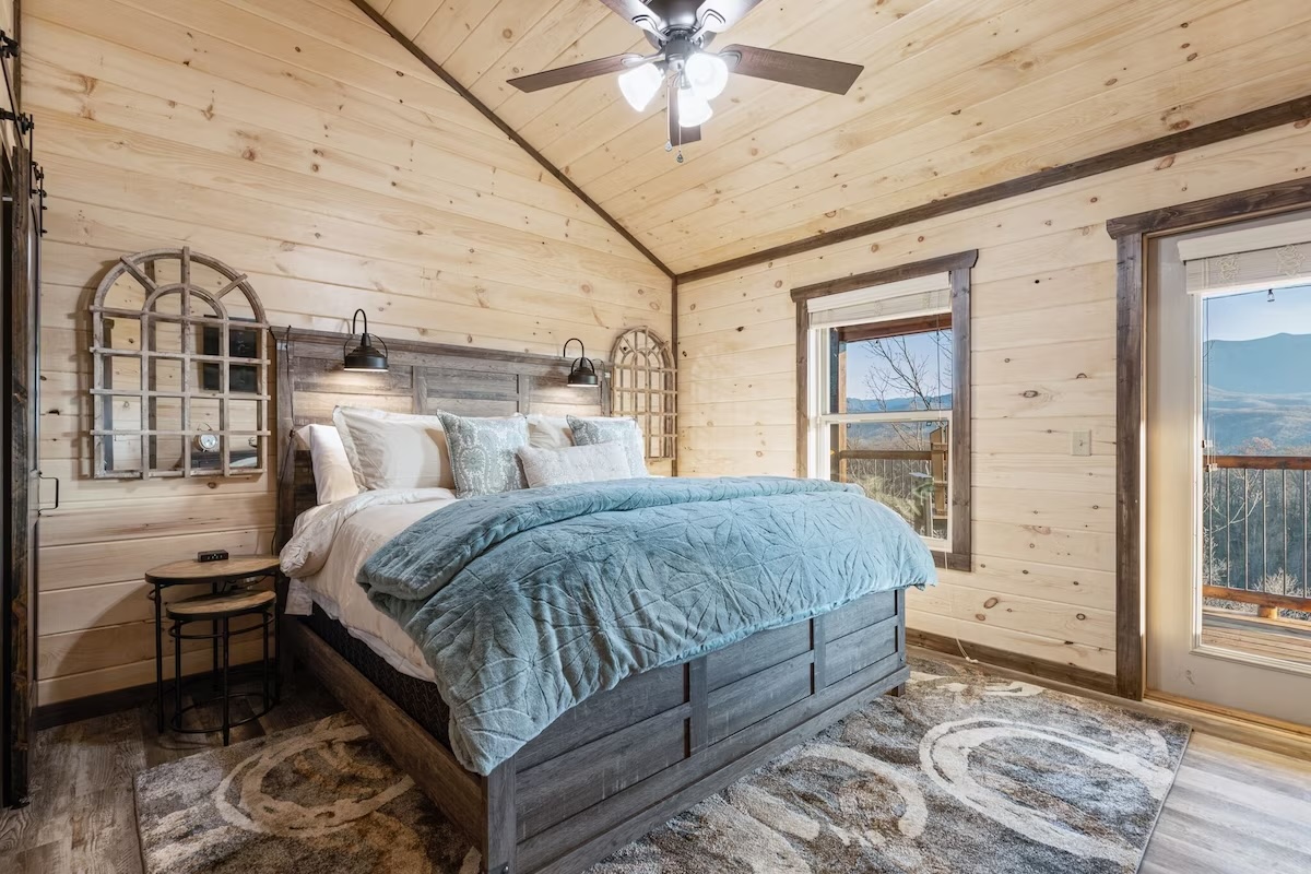 Gatlinburg Cabin The Overlook at Settlers Ridge 4 Bedroom Sleeps 12